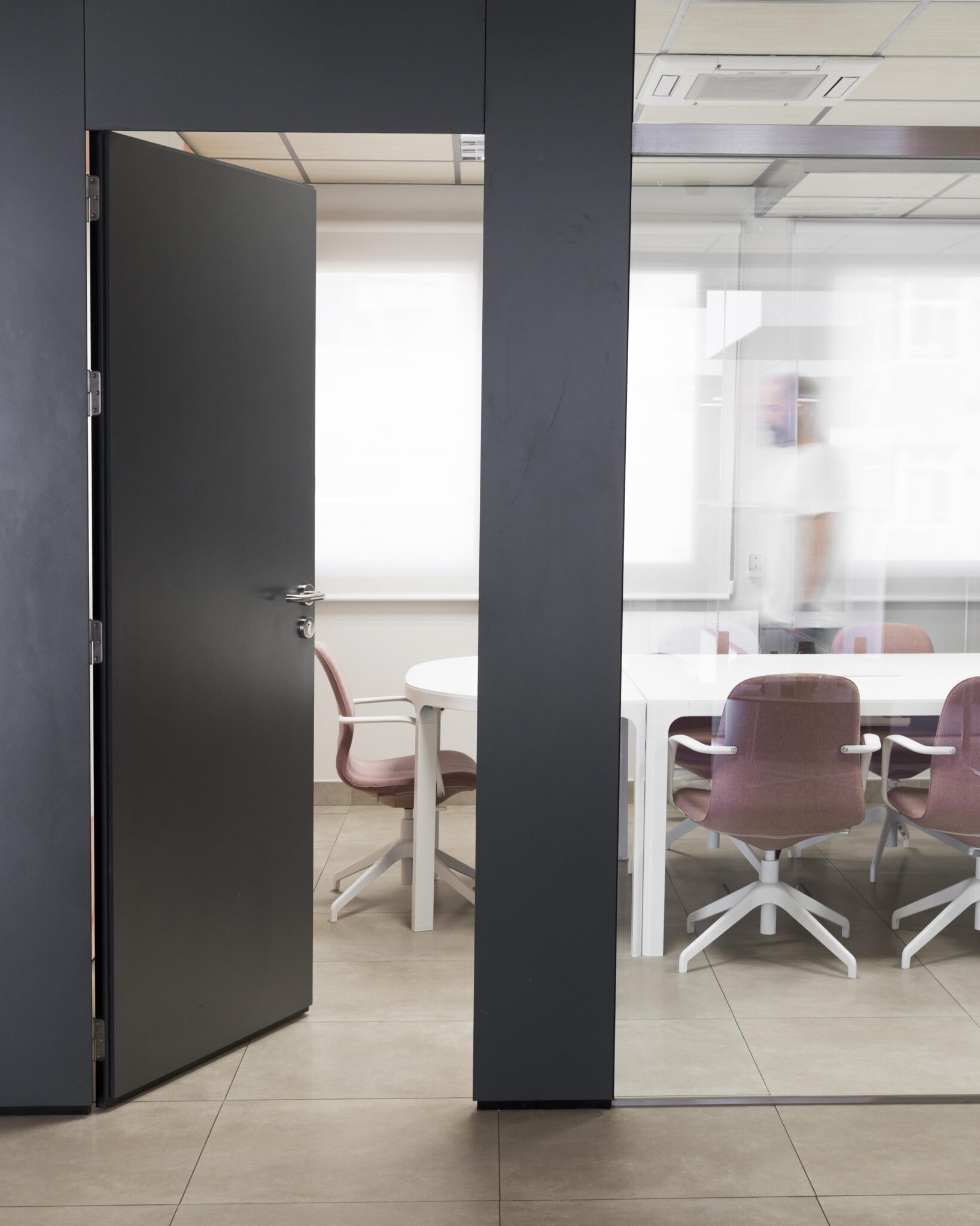 Modular Wardrobe vs Carpenter-Made: The Honest Comparison